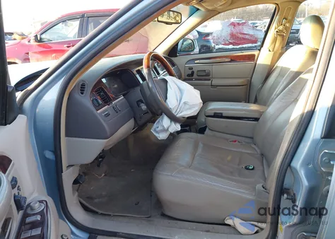 2010 Lincoln Town Car Signature Limited из США, поврежденный, VIN 2LNBL8CV1AX605844